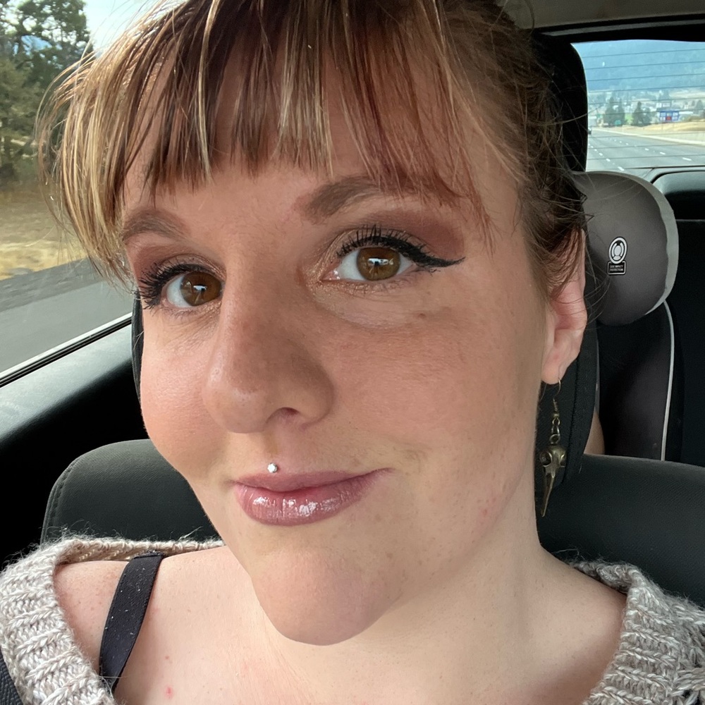 Meet your Posher, Danielle
